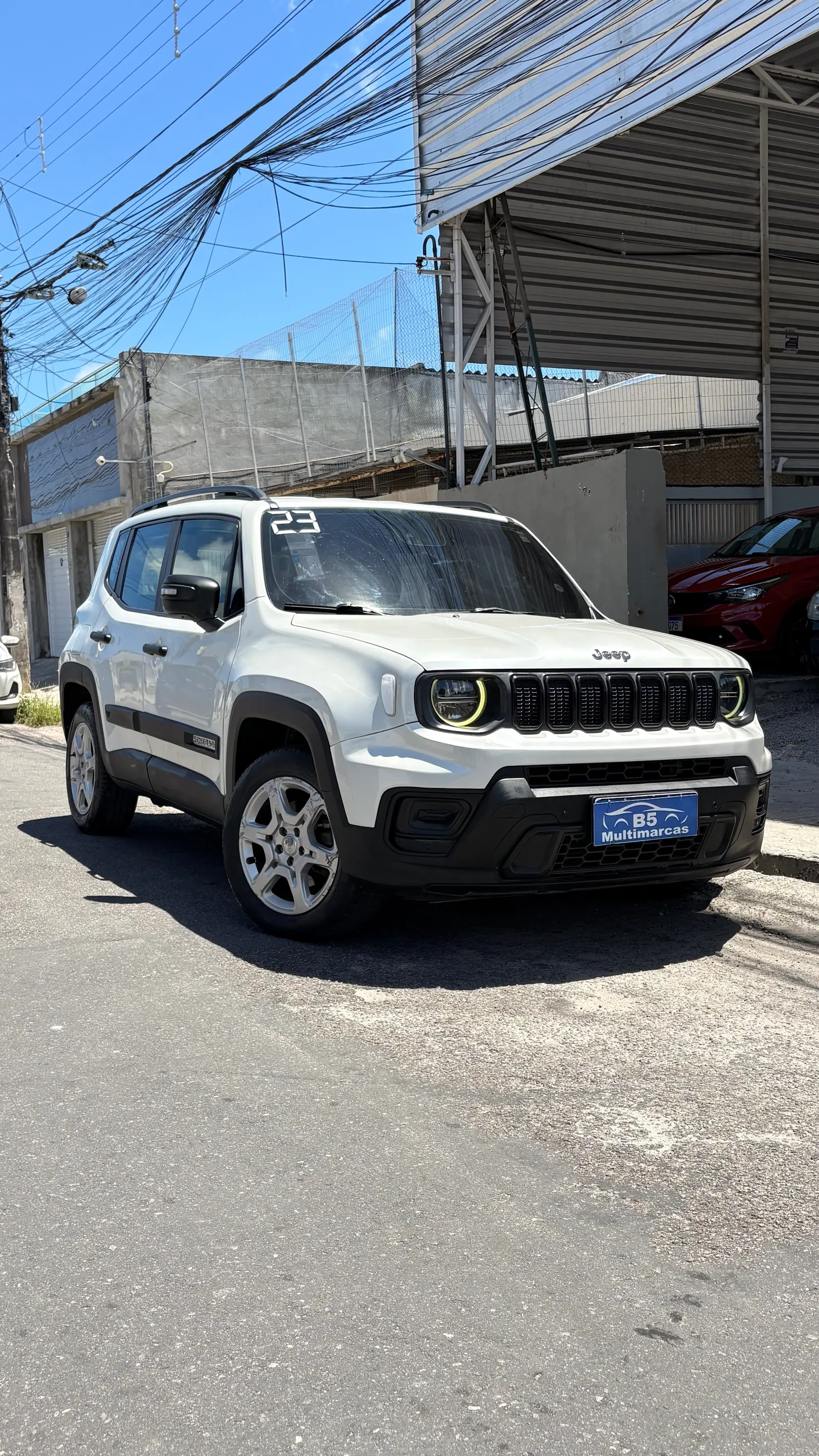 Jeep Renegade Sport T270 1.3 TB 4x2 Flex Aut. Motor 1.3 Turbo T270 Flex de até 185 cv, câmbio automático de 6 marchas, tração 4x2, direção elétrica, central multimídia touchscreen, Android Auto, Apple CarPlay, Bluetooth, ar-condicionado, piloto automático, volante multifuncional, computador de bordo, vidros elétricos nas quatro portas, travas elétricas, retrovisores elétricos, banco do motorista com regulagem de altura, ajuste de altura do volante, freio de estacionamento eletrônico, assistente de partida em rampas, controle eletrônico de estabilidade, controle de tração, airbags frontais e laterais, freios ABS, rodas de liga leve, excelente desempenho com motor turbo, posição de dirigir elevada, boa estabilidade, versatilidade para cidade e estrada, SUV moderno e robusto, apenas 53.294 km rodados 2023, foto 1